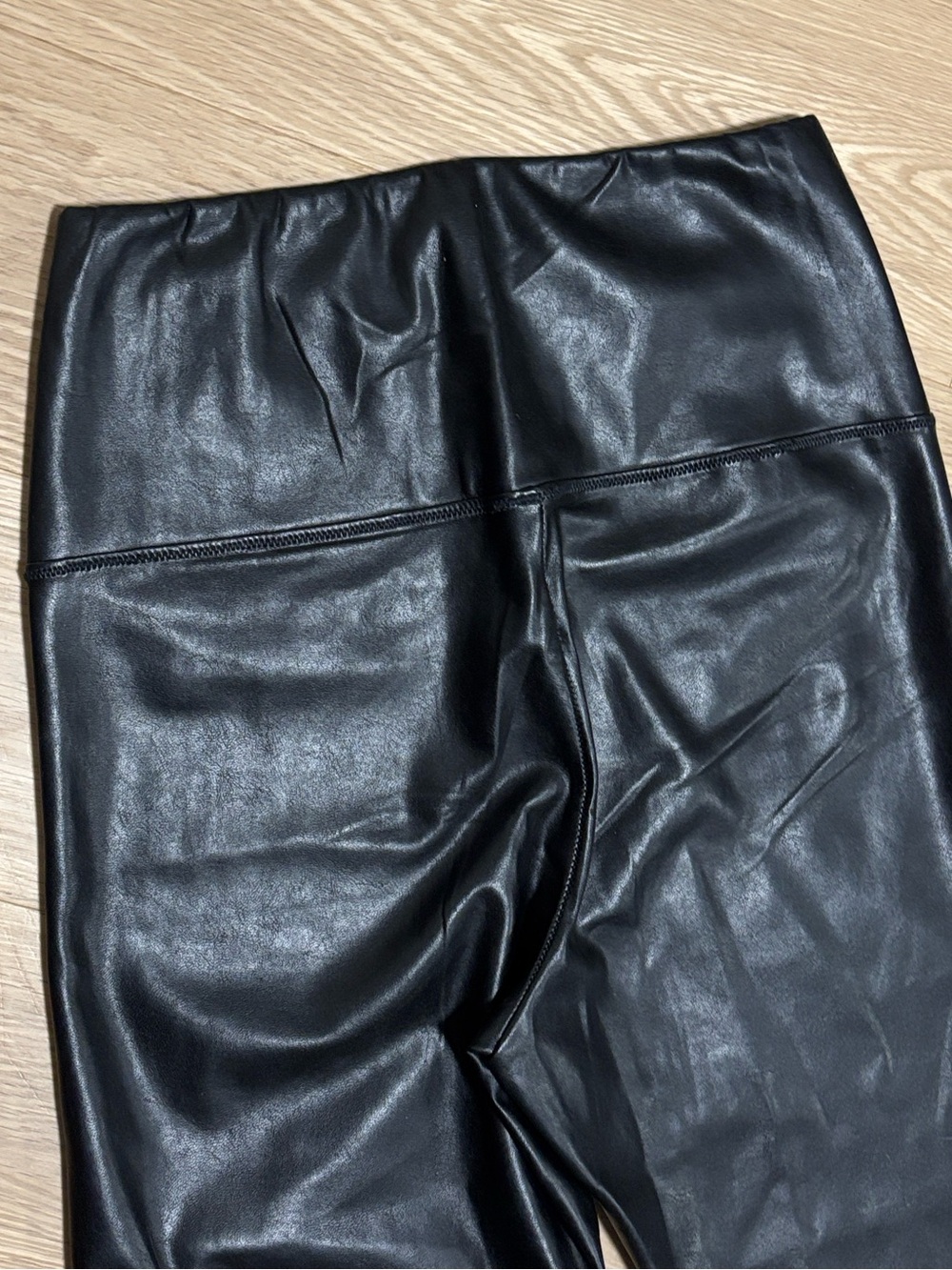 Wilfred Free (M) Aritzia Daria Vegan Leather Pant Legging Black Sleek Soft - Picture 7 of 14